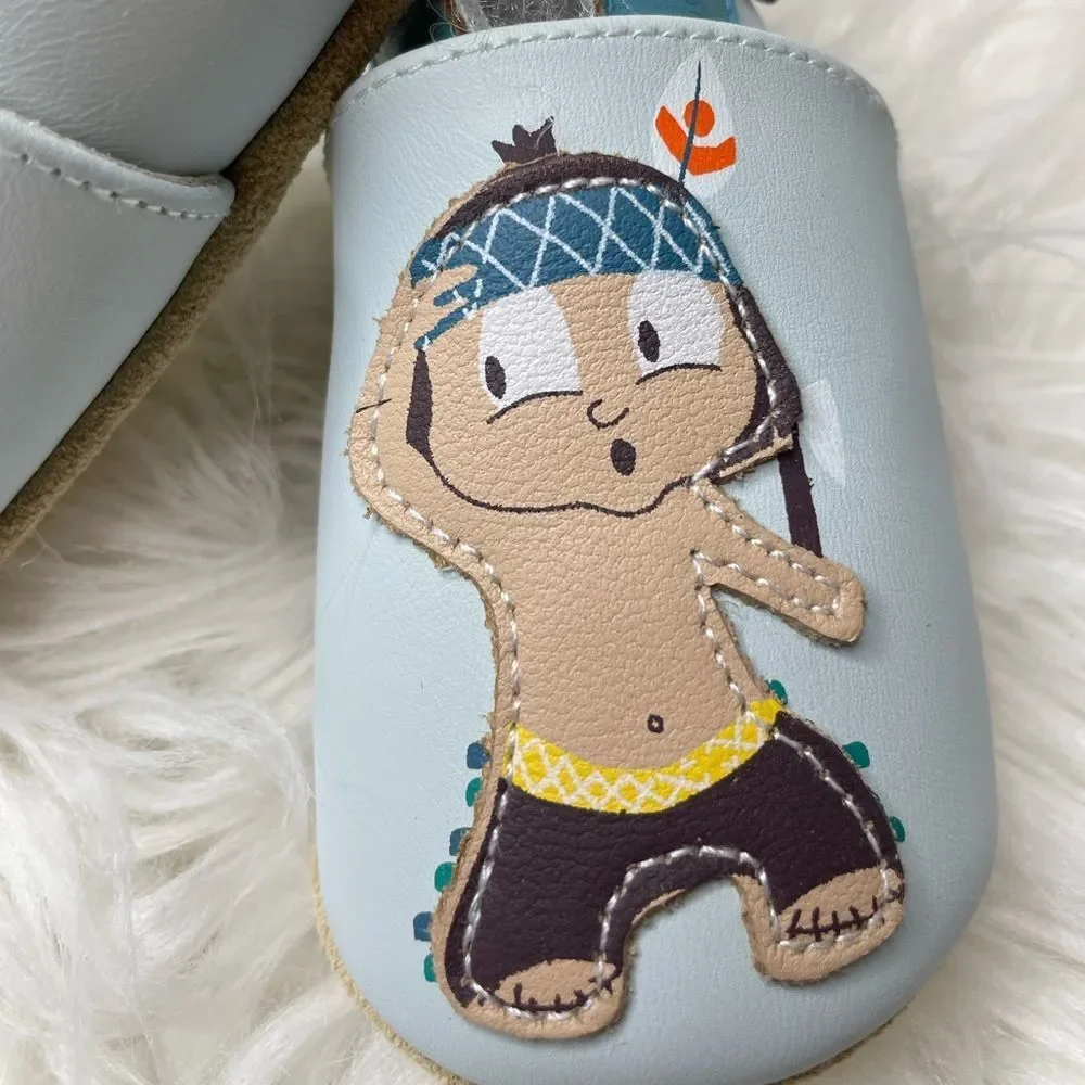 The baby boy all leather soft sole slippers are made from comfortable leather